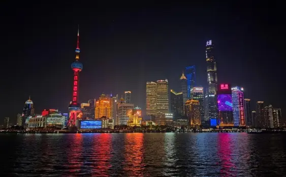 定西路深夜砂锅与仙霞路日料：昌里路历城路夜市回忆里的味觉江湖
